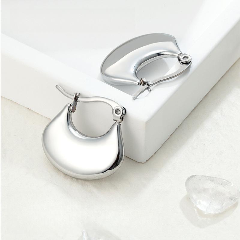 Personalized Fan-shaped Ginkgo Biloba Earrings, Women's Simple Fashion Metal Sense Ear Buckle Niche Design Sense