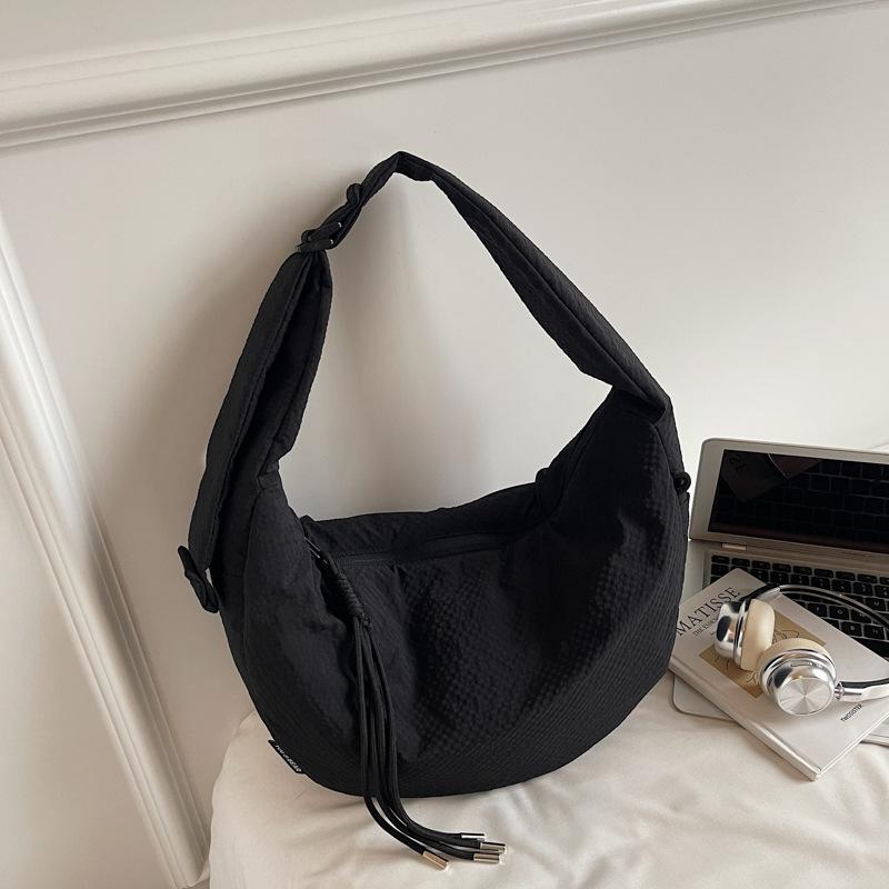 Niche Japanese simple dumpling bag trendy fashion pleated shoulder armpit bag 2025 new large-capacity messenger bag