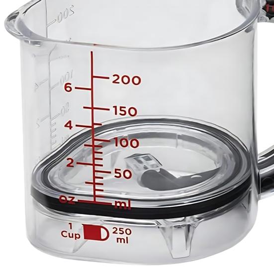 Мерный стакан 4-в-1 с регулировкой и краями-скребками. Многофункциональный кухонный аксессуар для выпечки и готовки.