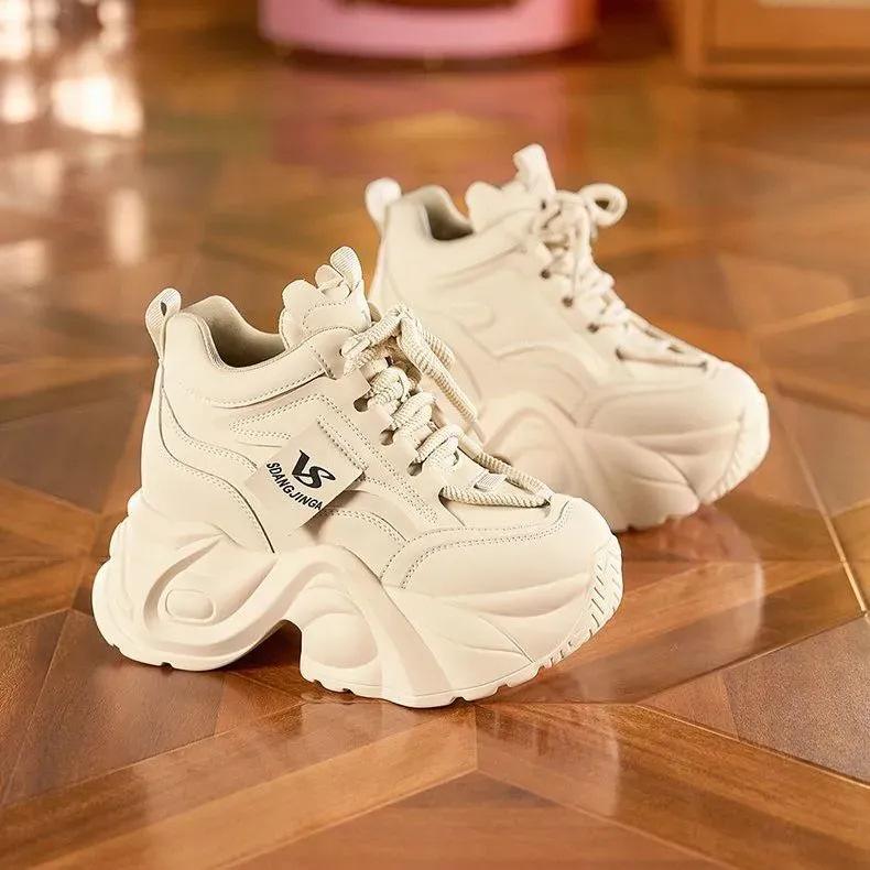 Источник 2025 Папины кроссовки интернет-знаменитости женские супер огонь 2025 новые весенние бархатные с внутренней платформой маленькие спортивные туфли Европа