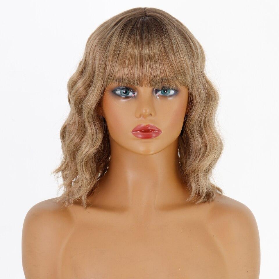 XINRAN Synthetic Short Amber Gold Wig Wave Wave Wave Hair with Air Bangs Female Synthetic Curly Hair Soft Wave Wig Suitable for Girl