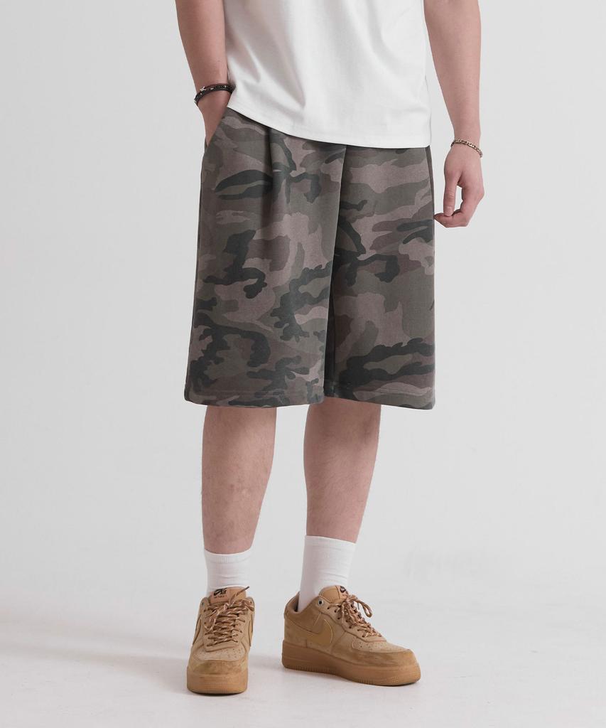 MINIMALCODE Single-Pleat Wide Bermuda Camo Shorts