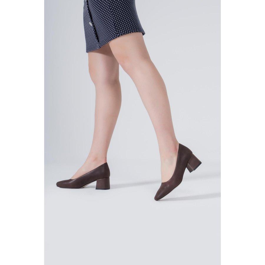 Женские классические стильные туфли из натуральной кожи на квадратном среднем каблуке