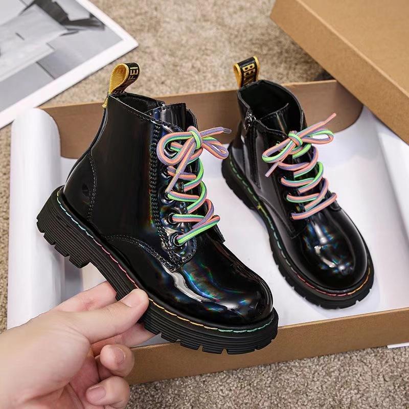 Детские крутые ботинки для мальчиков 2024 Осень и Зима Новые Детская Мода Мягкая Подошва Британский Стиль ПУ Ботильоны для Девочек Универсальные