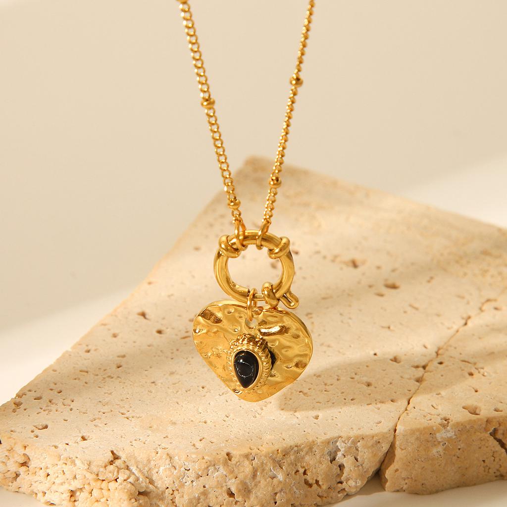 French Retro Court Style Titanium Steel Necklace Non-fading Stainless Steel Heart Pendant Necklace for Women