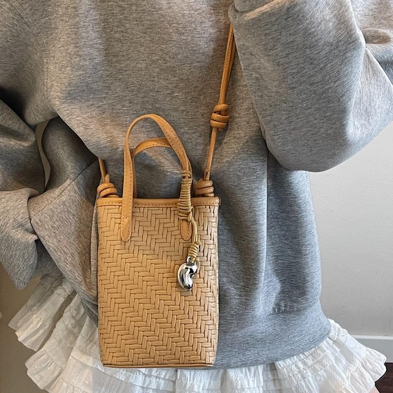 Korean Niche Texture Fashionable Portable Commuter Bag Women's 2025 Summer New Foreign Style Woven Messenger Mobile Phone Bag