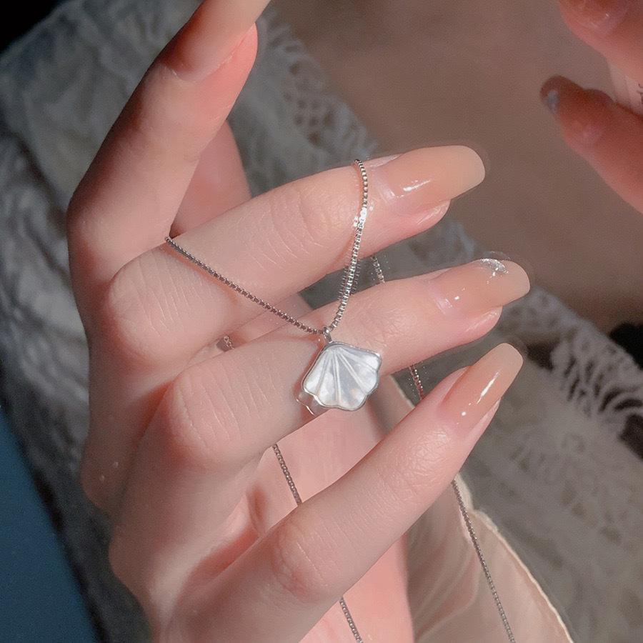 Ожерелье из ракушек для девочек с высококачественной нишевой цепочкой в виде белого рябчика, простой, свежей и милой, на ключицу
