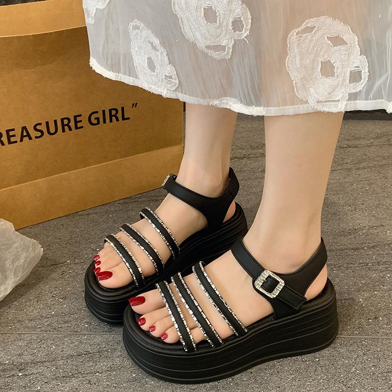 Весенне-летние новые сандалии на толстой подошве с увеличением высоты женские на маленьком высоком каблуке с юбками французские со стразами с открытым носком пляжная обувь