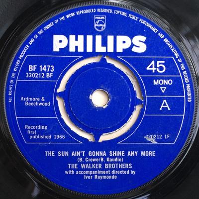7-дюймовая пластинка WALKER BROTHERS - The Sun Ain't Gonna Shine Any More BF1473 Philips 1966 UK Рок Б/У