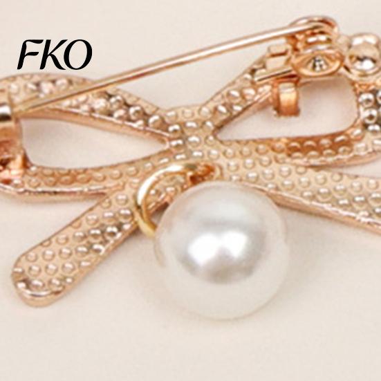 Strong Buckle Brooch Pin, Bow Shape Alloy Lapel Pin with Imitation Pearl, Electroplated Electroplating Anti-Oxidation Badge for Coats Shirts