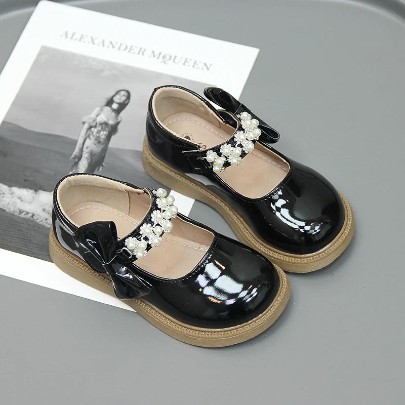 Children Leather Shoes for Girls Glossy Kids Fashion Pearls with Bow Casual Hook & Loop Princess Wedding Shallow Loafers 2024