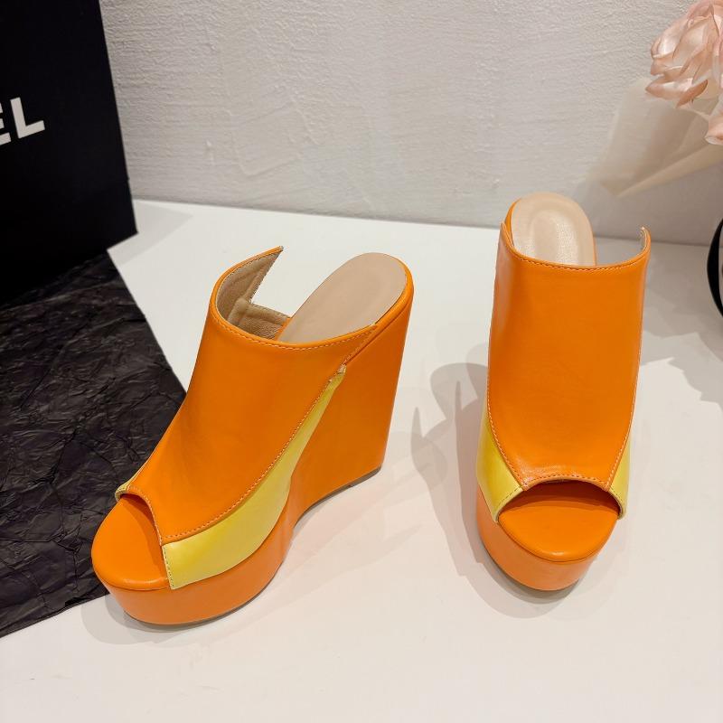 Модные шлепанцы с рыбьим носком, толстой подошвой и клиновидным каблуком, разноцветные, для улицы, женские, летние, водонепроницаемые, настольные, модные сандалии на губчатой подошве