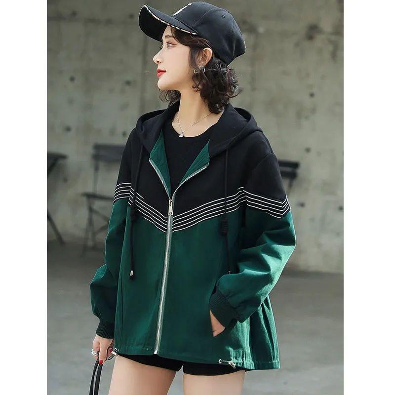 Повседневная женская ветровка свободного кроя с капюшоном и вставками на осень