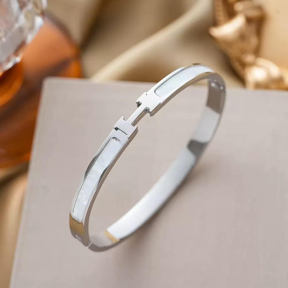Stainless Steel Women's Bracelet with Diamonds and Four-Leaf Clover Studs - Non-fading, Cross-border Design.