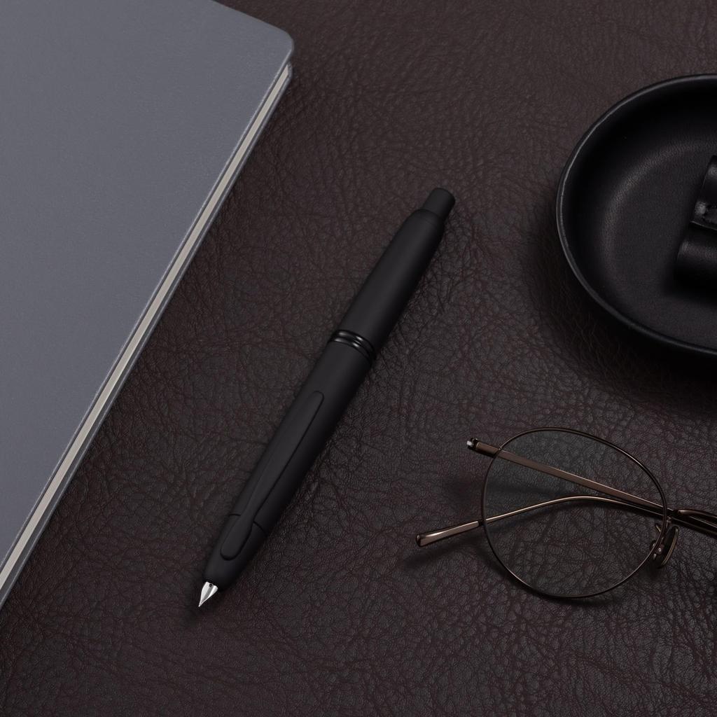 PILOT Capless Fountain Medium Nib Matte 18K Gold Pen, (M), Black, FC18SRBMM, Nib.