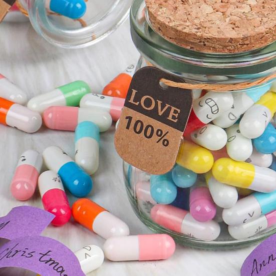 Стеклянная бутылка с капсулами. Капсулы с любовными записками своими руками в бутылке. Набор капсул с секретным посланием. Подарок на день рождения ко Дню святого Валентина.