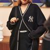 MLB New York Yankees Logo Print V-Neck Knit Top Unisex tops Black 3AKCB0131-50BKS