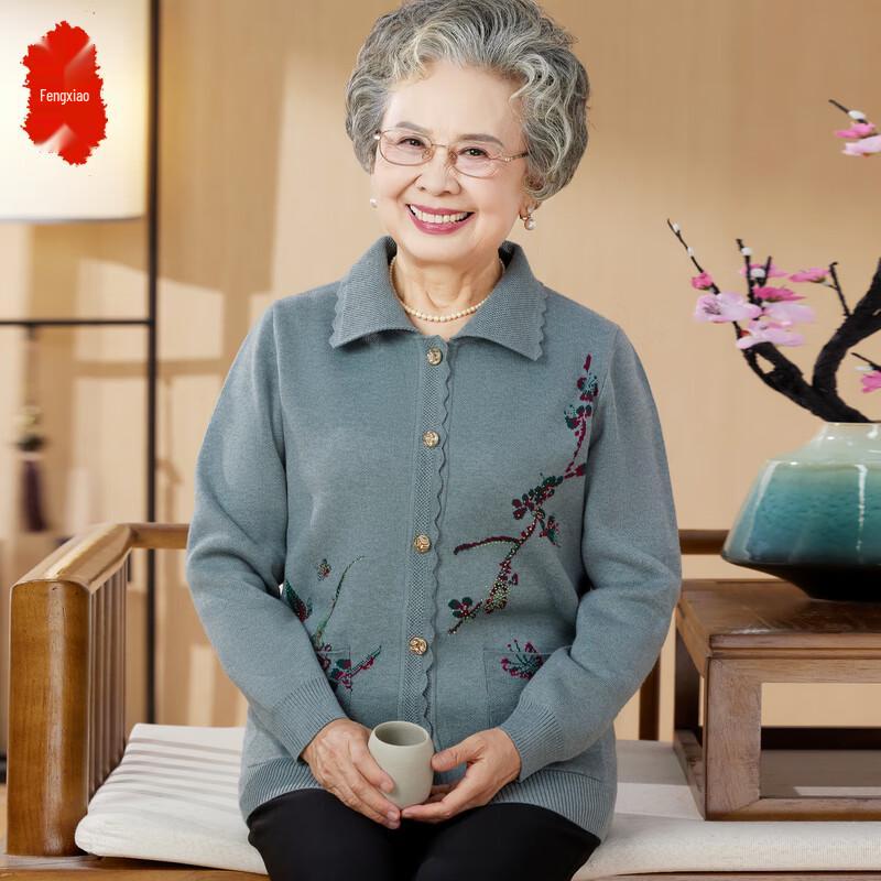 Свободный вязаный кардиган для пожилых женщин на осень