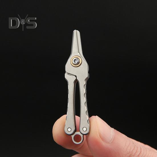 Маленькие ножницы из титанового сплава для мужчин и женщин, мини-триммер для волос в носу, портативный, для путешествий на открытом воздухе, металлические инструменты для стрижки бороды и бровей, брелок-подвеска