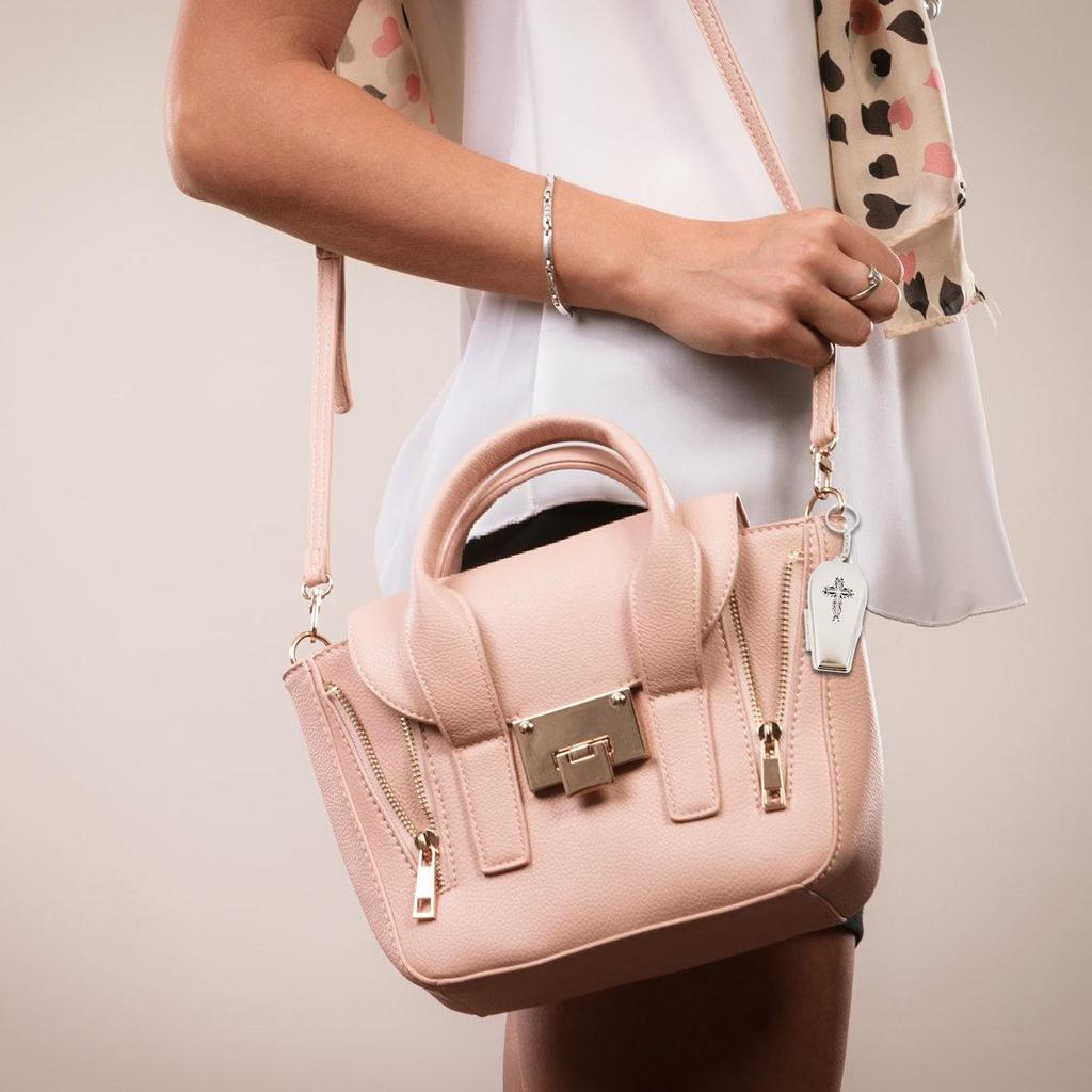 Gothic Coffin Keychain Unique Key Holder Pendant Necklace Metal Texture Perfect for Fashion Enthusiasts and Everyday Use