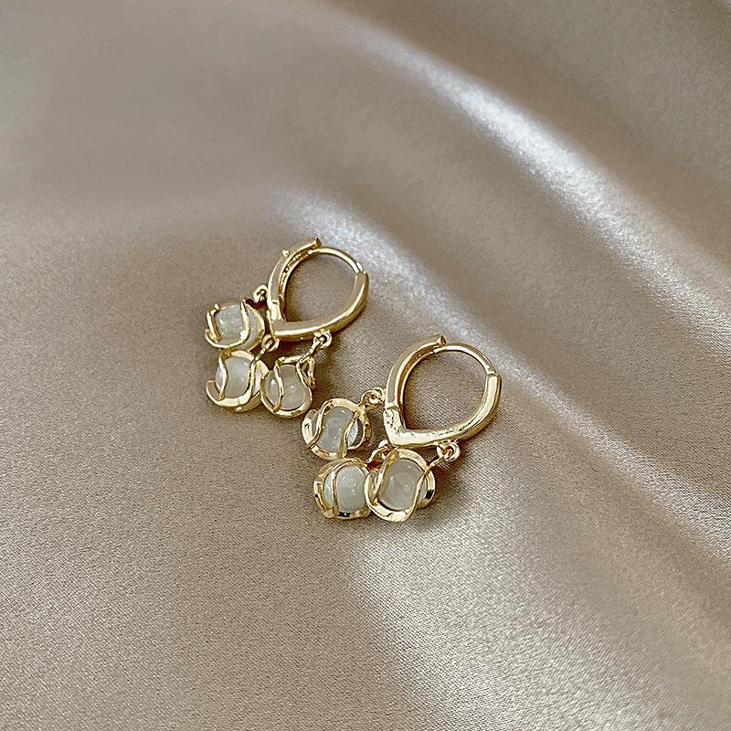 Серебряные серьги-игл с цветком из кошачьего глаза - элегантный, универсальный модный аксессуар для женщин