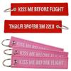 Брелок для ключей Kiss Me Before Flight с вышитой этикеткой и металлическим самолетом