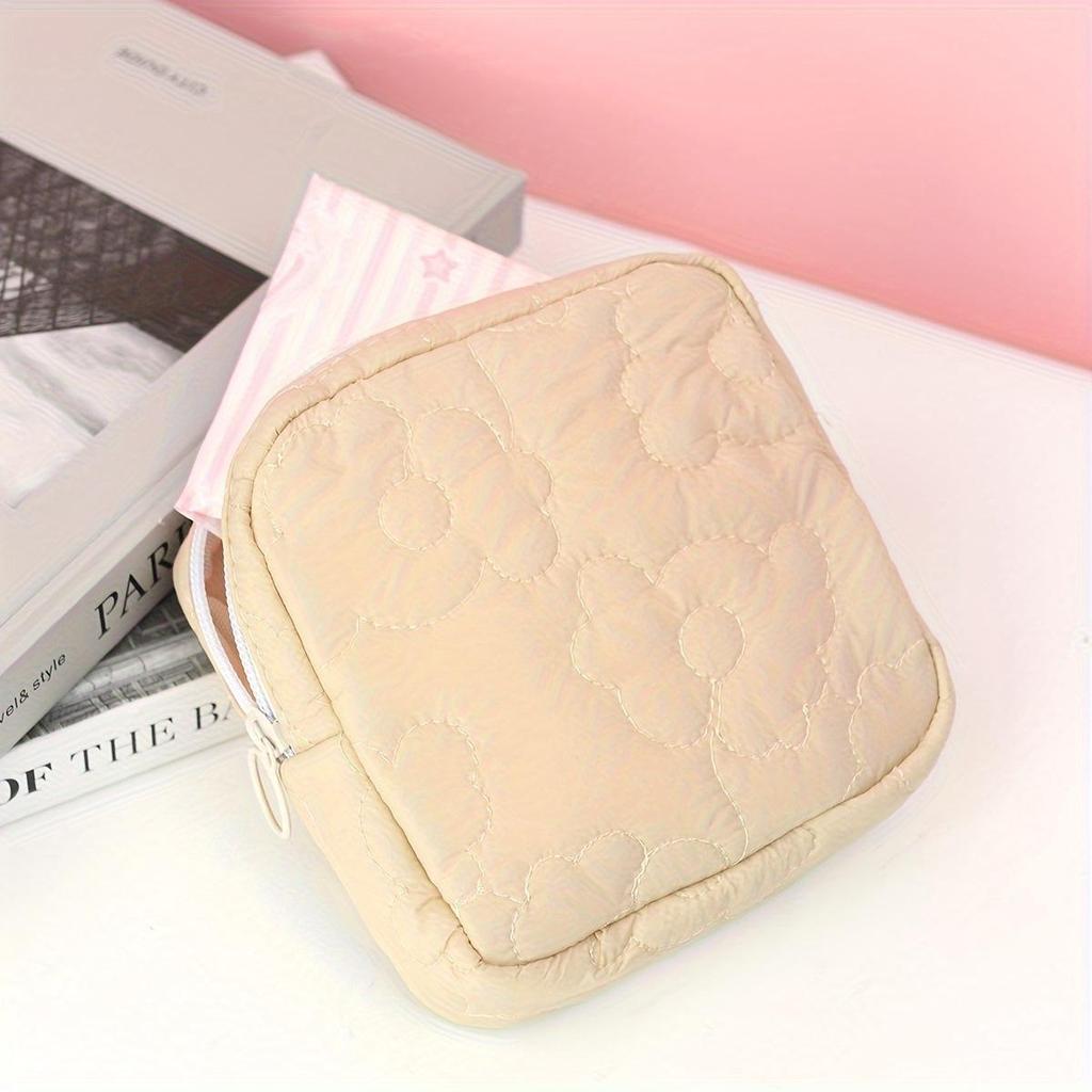 Cloud Sanitary Napkin Storage Bag: Cute, Portable, Large Capacity, Raw Cotton Design