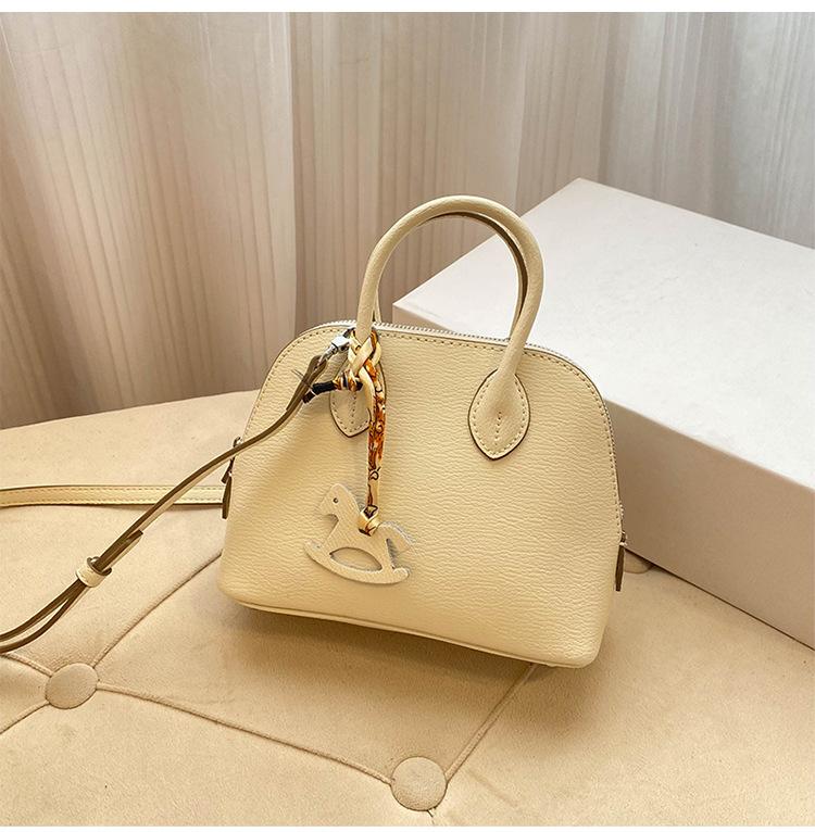 Премиальная мини-сумка-ракушка для женщин 2025 года, новая модная иностранная стильная изысканная сумка для переноски на одно плечо, диагональный пролет, воловья кожа, маленькая