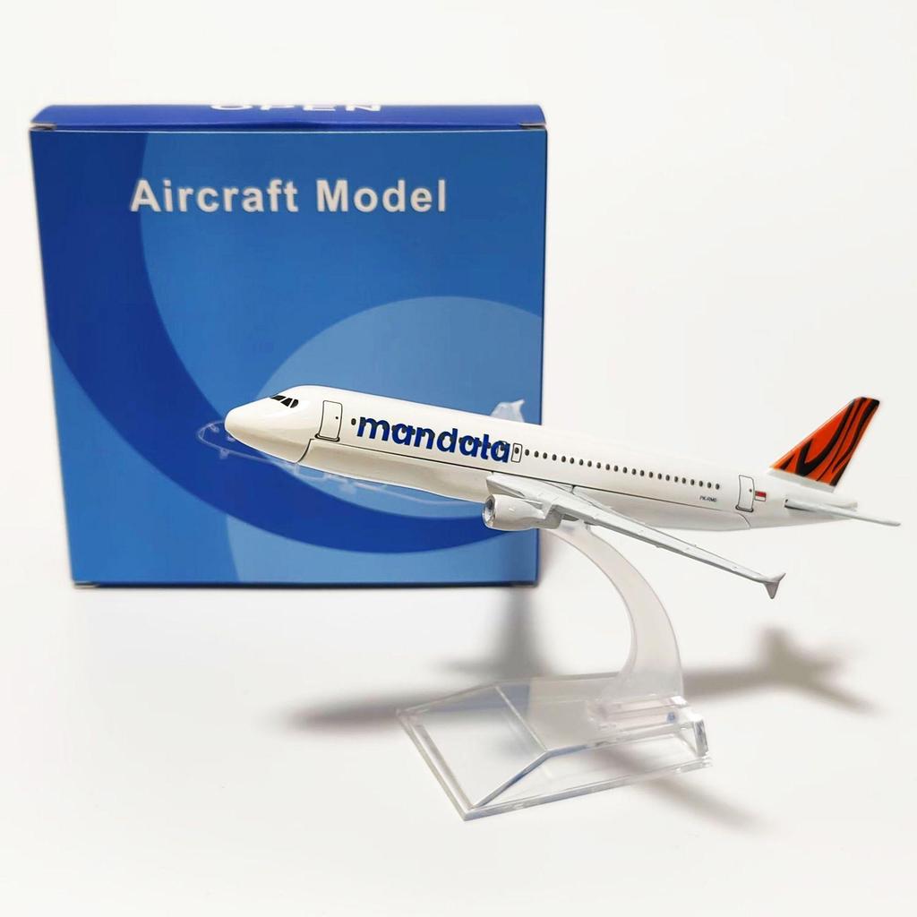 Модели из сплава президентских самолетов: ATR FK50, C919, A350, B747, A320, A330, A380