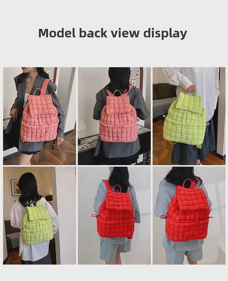 Женский пушистый клетчатый рюкзак — стильный, легкий, большой вместимости для поездок на работу и путешествий осенью/зимой.