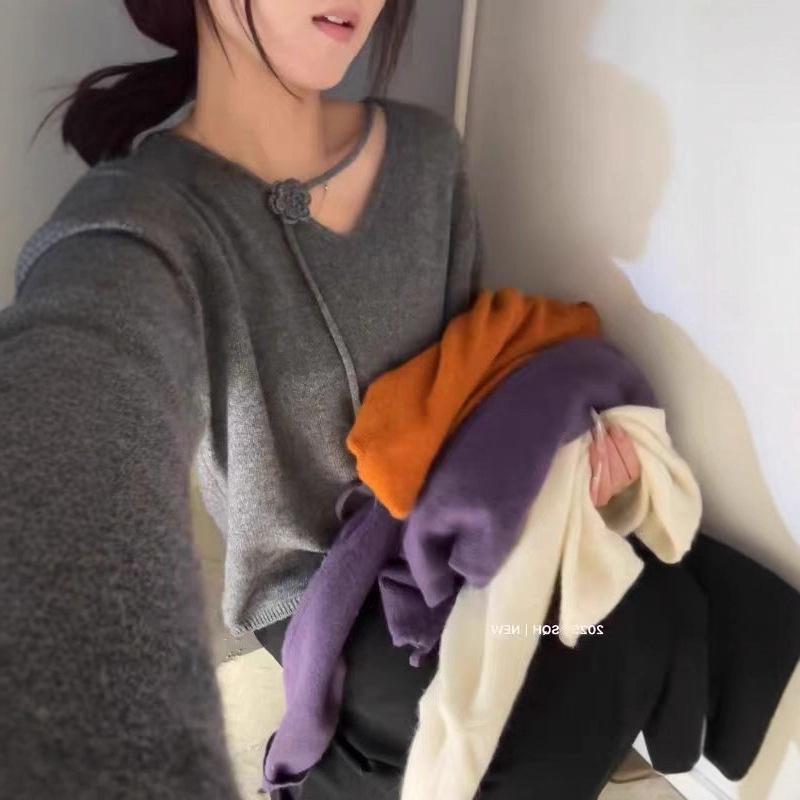 Korean V-Neck 3D Flower Long Sleeve Knit Sweater for Women - 2025 Autumn/Winter High-End Chic Style