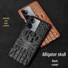 Защитный чехол из натуральной кожи для iQOO Z8 с дизайном из коровьей кожи под крокодила и деталью в виде черепа.
