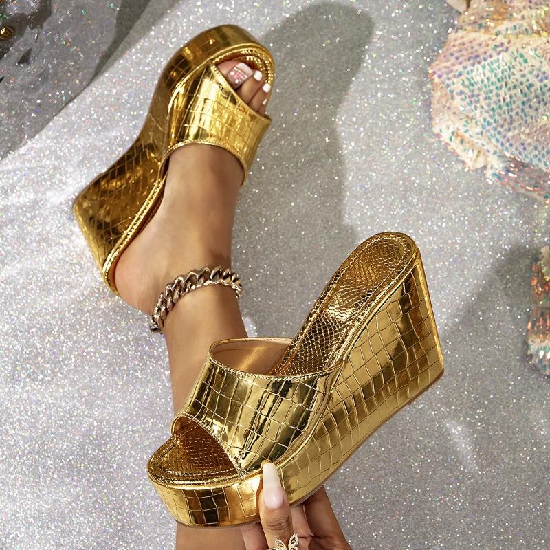 Fashion Fashion Gold Patent Leather Checkered Design Wedges Slippers Women Summer Sexy Open Toe Slide Sandals Cozy Elegant Beach Sandals