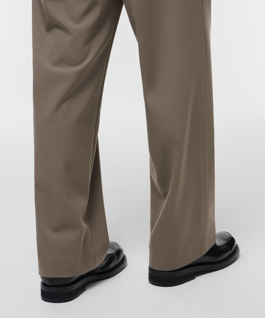MUSINSA STANDARD One-Pleat Wide Elastic Waist Slacks [Dusty Beige]