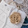 №227 / Брелок-ключница с камелией из рафии _ Натуральный бежевый