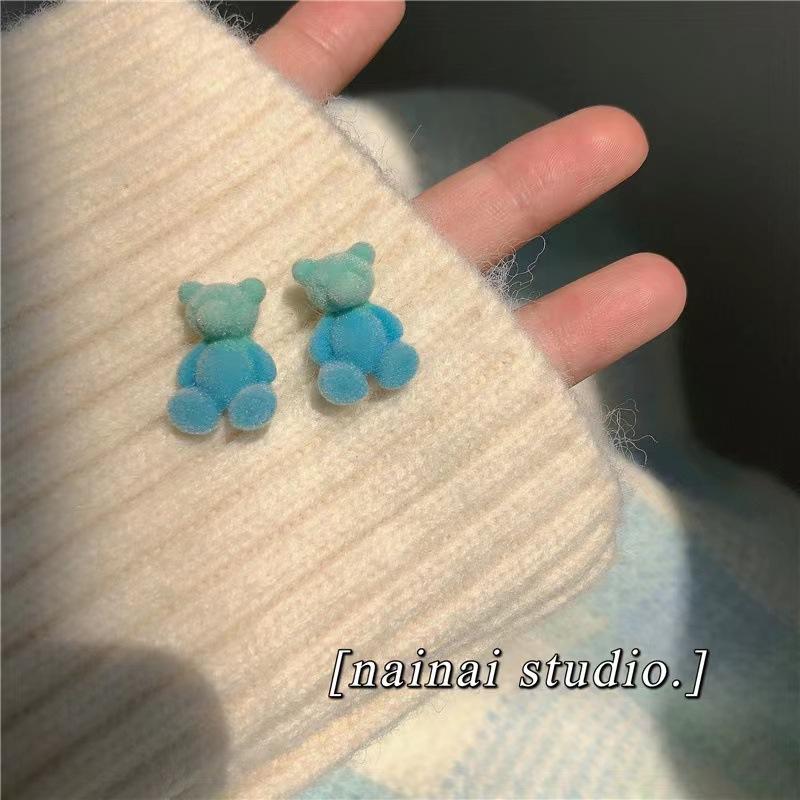 Winter warmth~ temperament versatile cute hairball stud earrings women's lamb wool pom-pom matte earrings autumn and winter ear jewelry