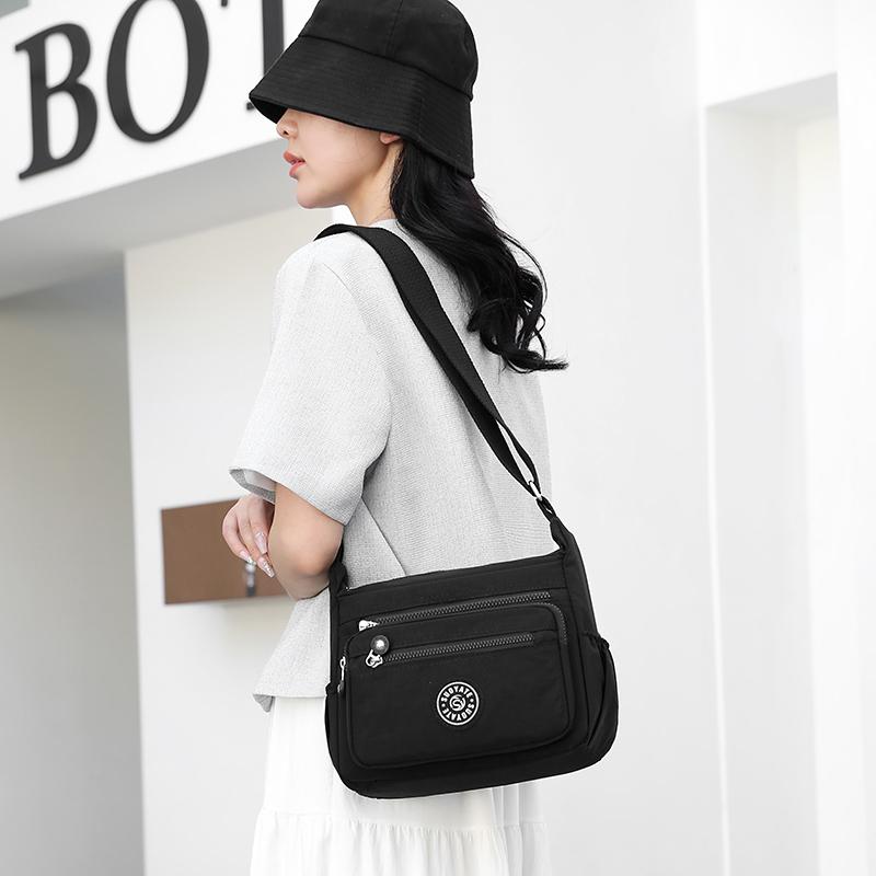 Nylon Shoulder Bag Women's Crossbody Bag Middle-aged Mother's Bag Large Capacity Lightweight Bag