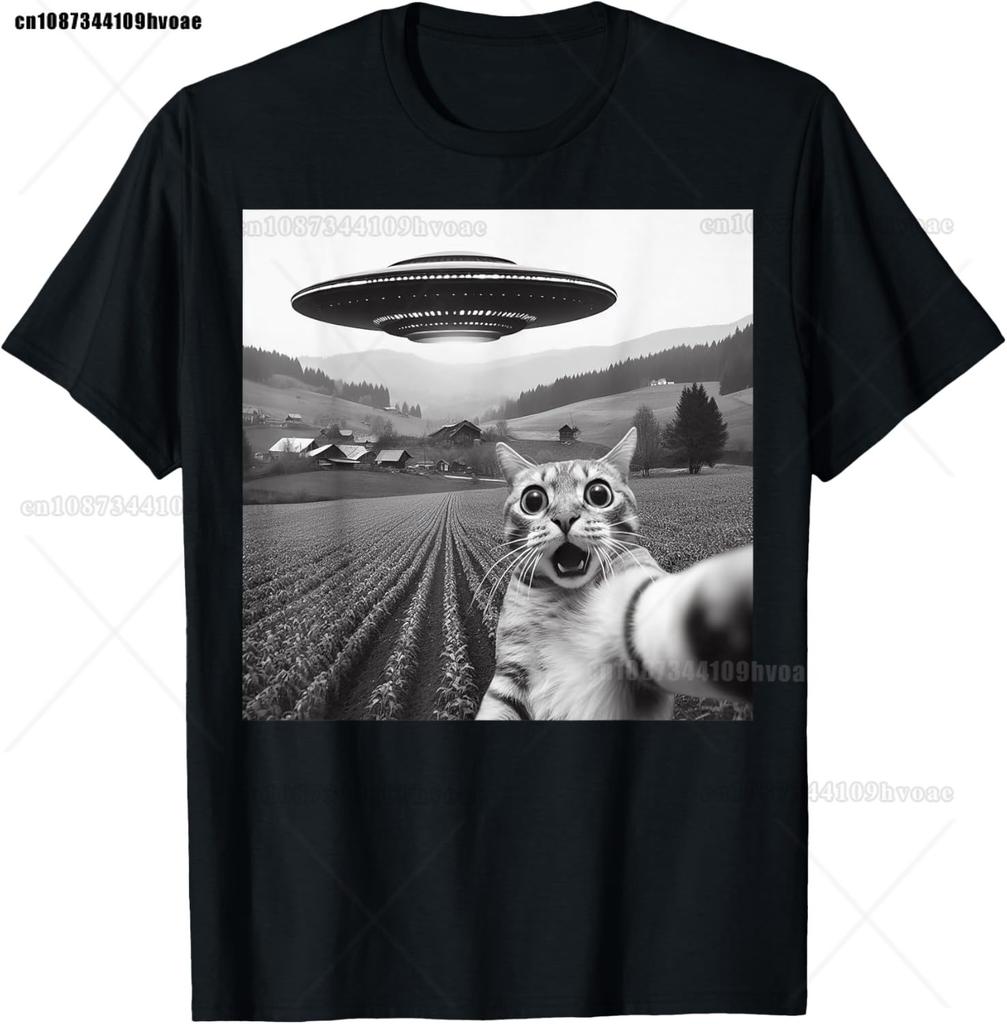 Cat Selfie With Alien UFO Funny Cat Gifts For Unisex T-Shirt