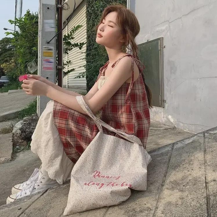 Платье-подтяжка в клетку с кружевной отделкой: Летний женский комплект из двух частей 2024 года