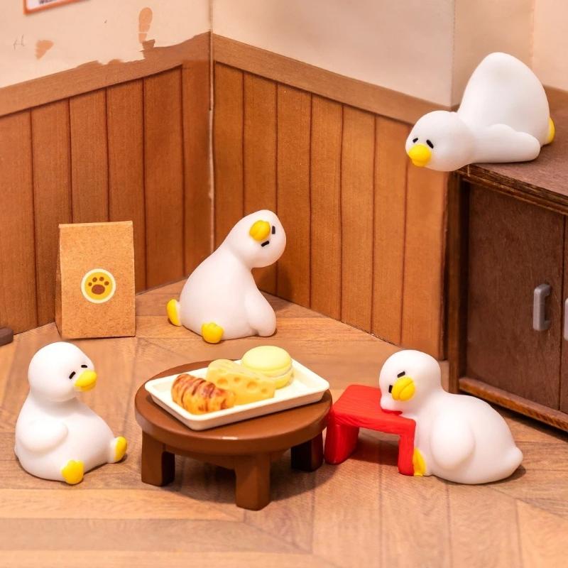 7PCS Miniature Duck Ornaments Lovely Tiny Duck Figurine Toys Lightweight Small Decor for Dollhouse Kids Birthday Party Gifts