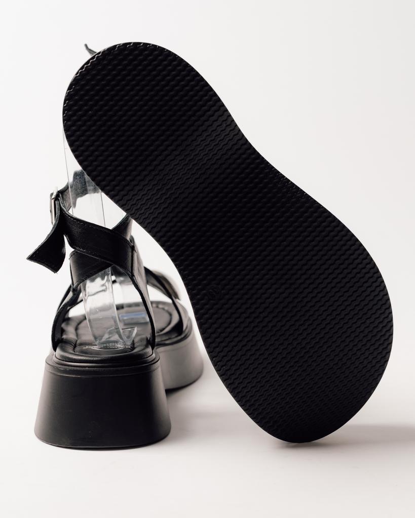 Босоножки на толстой платформе Aquamarin 144 36 черный кожа