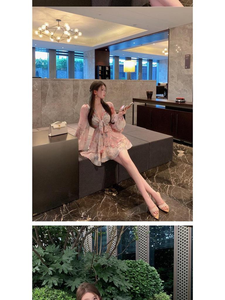 Elegant V-Neck Floral Tie-Up Dress with Cinched Waist – A Versatile, Fashionable Slim-Fit Short Skirt for Women