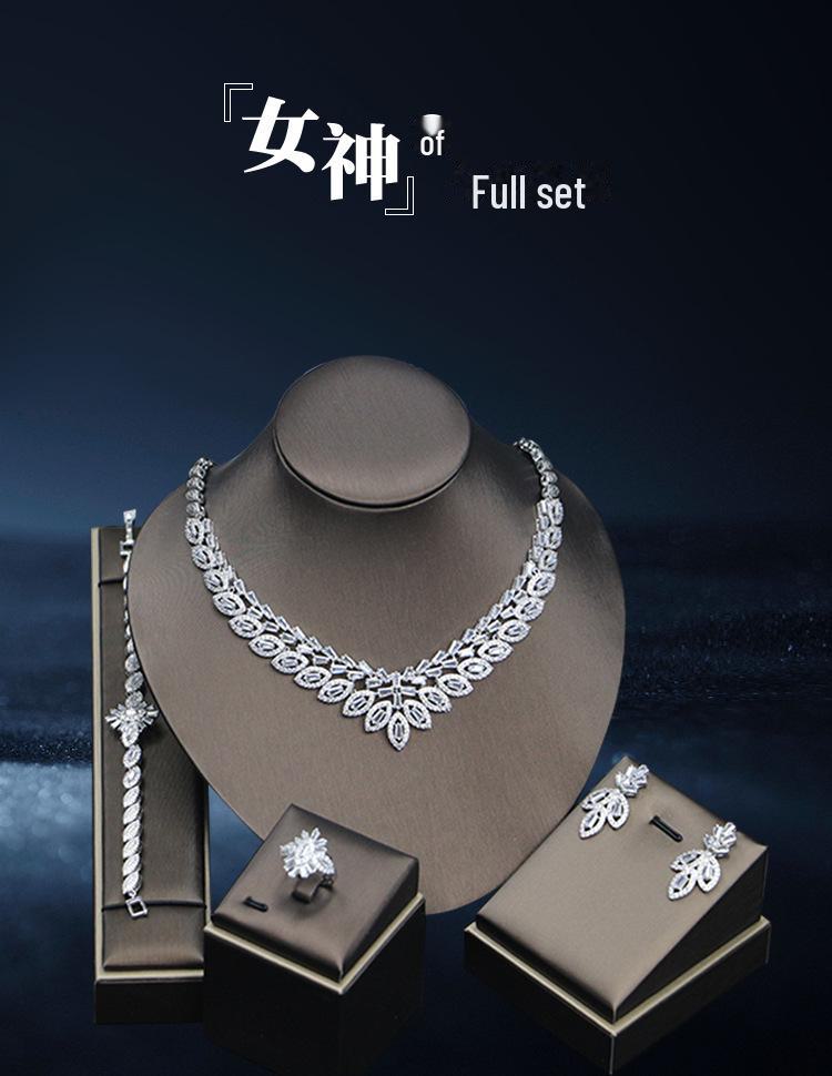 «Комплект свадебных украшений»: Цирконовое ожерелье, серьги и кольцо для банкетного платья