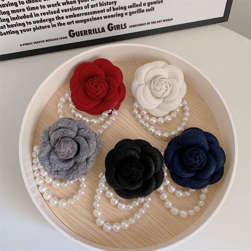 Multicolor Camellia Brooch Women Retro White Black Red Pink Wool Scarf Buckle Girls Pearl Brooches Elegant Jewelry Accessories
