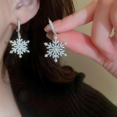 Искрящийся цирконовый кулон-снежинка серьга для женщин Изящная серьга-снежинка с имитацией жемчуга Новогодние украшения