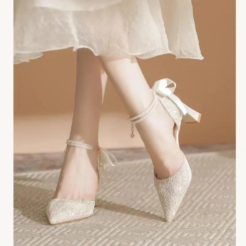 Модные новые летние туфли 2024 года, универсальные женские туфли на высоком каблуке с жемчугом, толстые каблуки, босоножки принцессы с бантом на высоком каблуке, туфли для вечеринки и свадьбы, большой размер