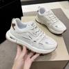 Летние кроссовки Элегантные белые женские повседневные туфли Толстая подошва Уличная дышащая обувь Женские Новые сетчатые туфли на платформе Спортивная обувь