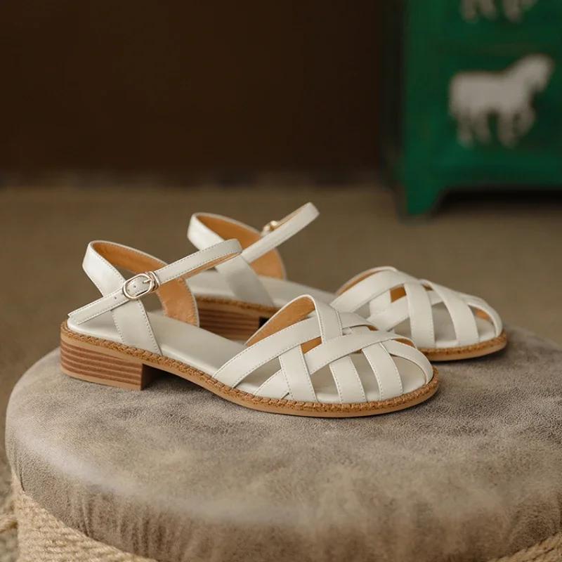Летние женские сандалии в стиле ретро, ​​модные элегантные тканые туфли с закрытым носком, женские удобные сандалии на низком каблуке, пляжные сандалии для отдыха