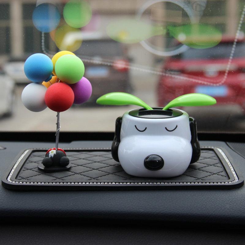 Solar-Powered Cartoon Dog Car Ornament - Cute Shaking Head Decoration