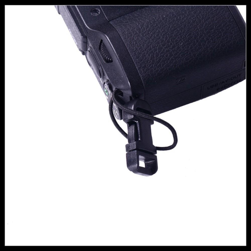 4 пары быстросъемных пряжек для крепления к ушкам, ремень на шею, прочные крючки для ремня камеры, камера